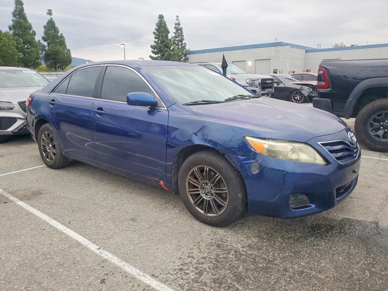 2011 TOYOTA CAMRY BASE photo 4