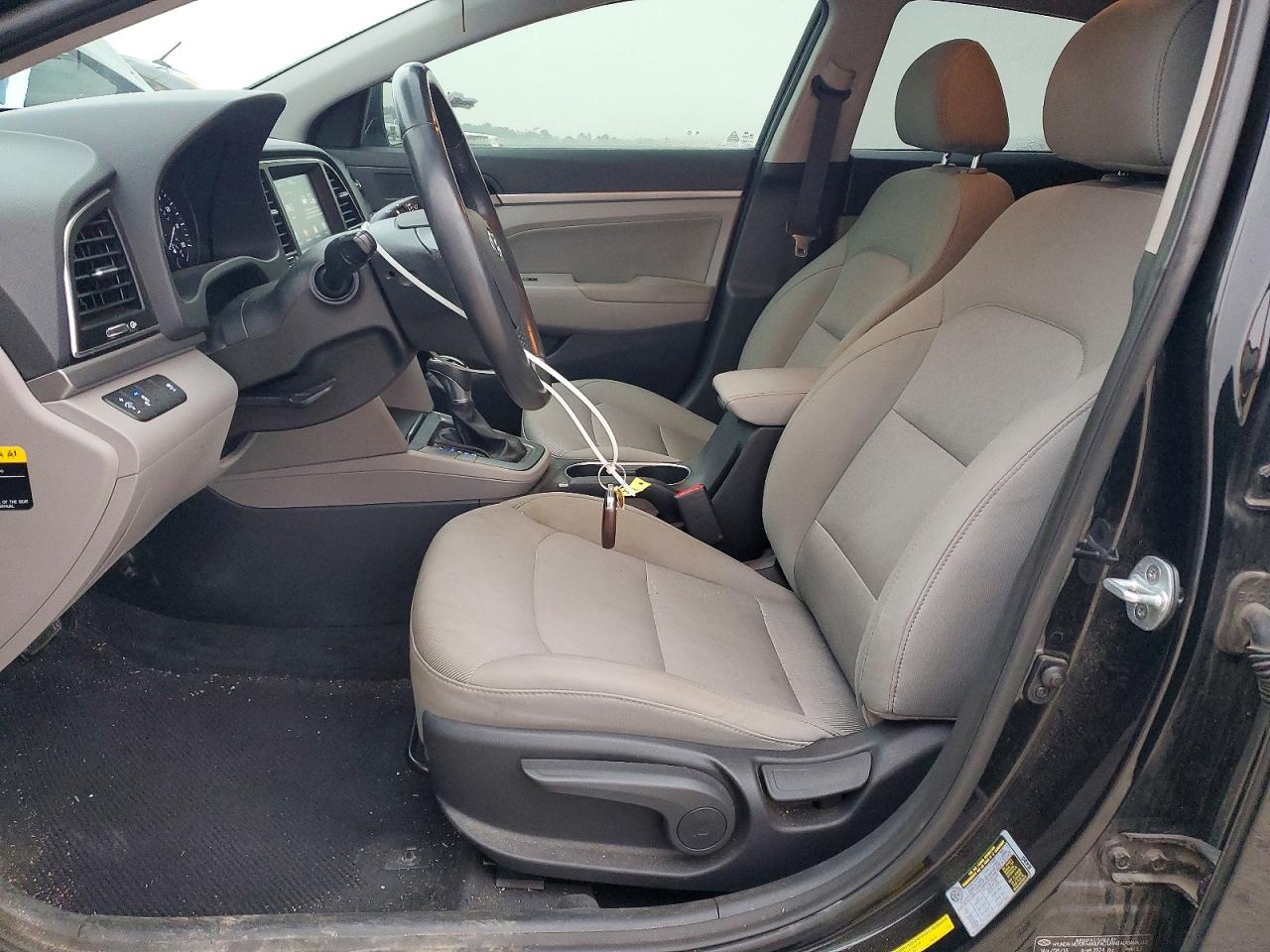 2017 HYUNDAI ELANTRA SE photo 7