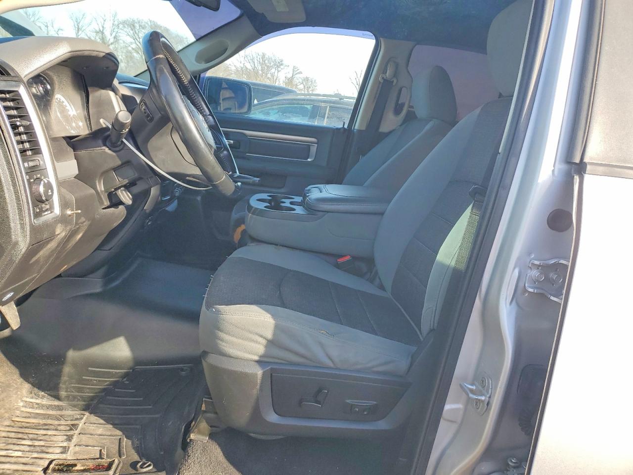 2013 RAM 1500 SLT photo 7