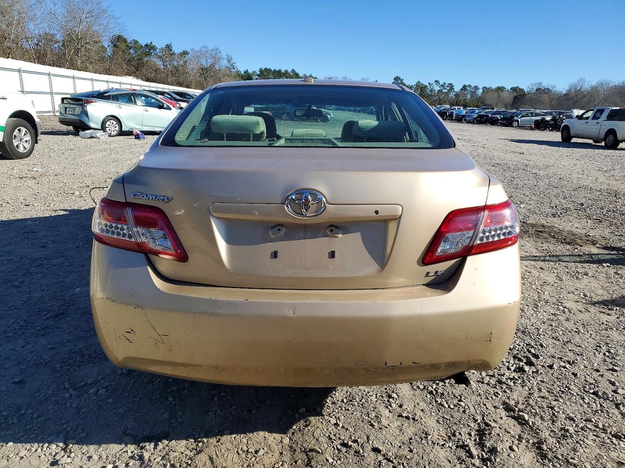 2010 TOYOTA CAMRY BASE photo 6