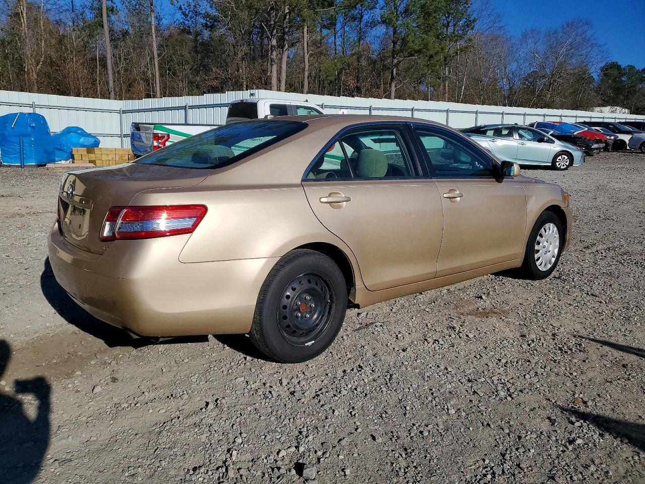 2010 TOYOTA CAMRY BASE photo 3