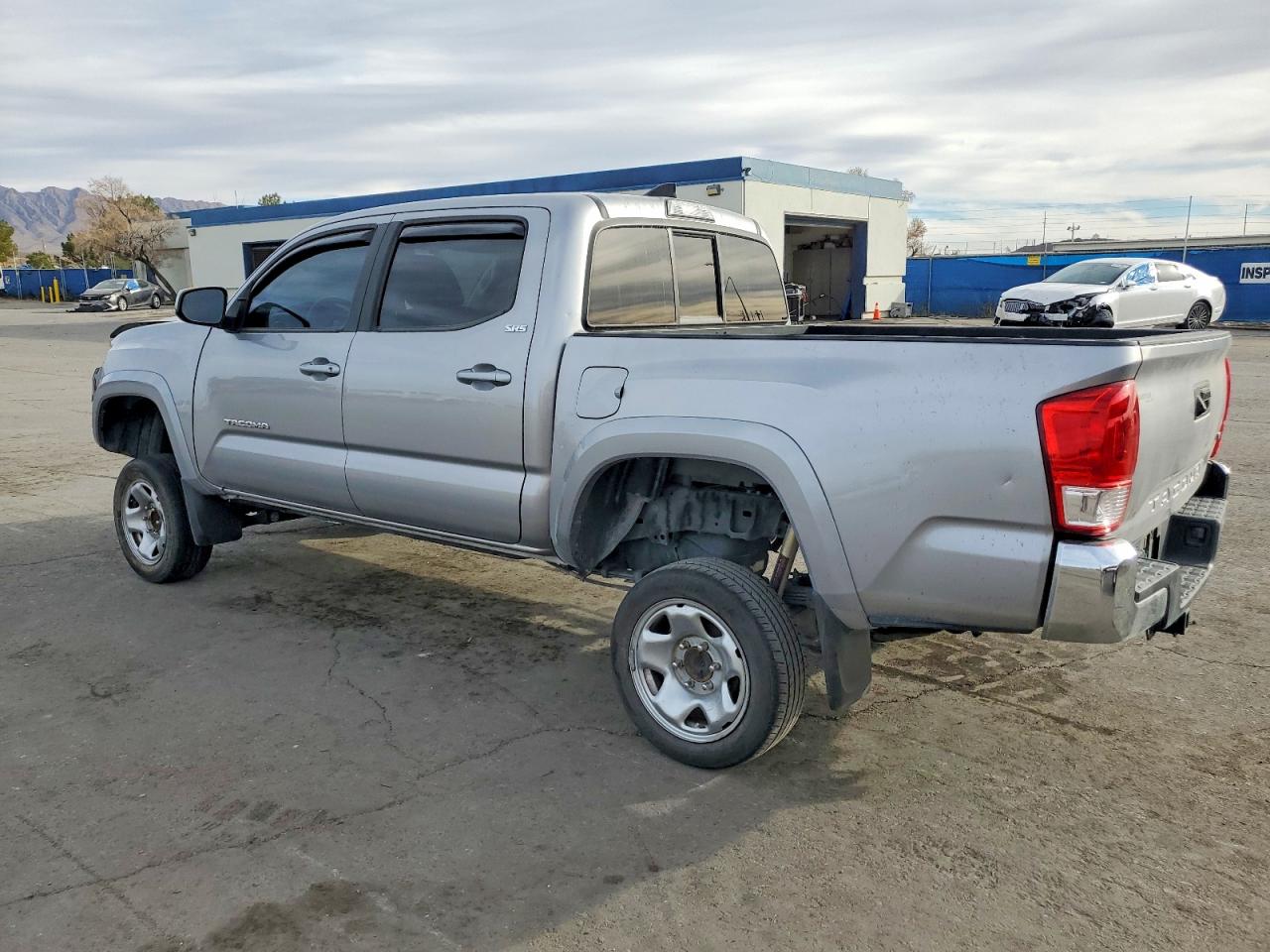 2017 TOYOTA TACOMA DOUBLE CAB photo 2