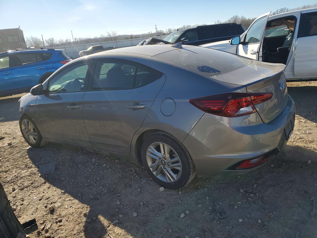 2020 HYUNDAI ELANTRA SEL photo 2