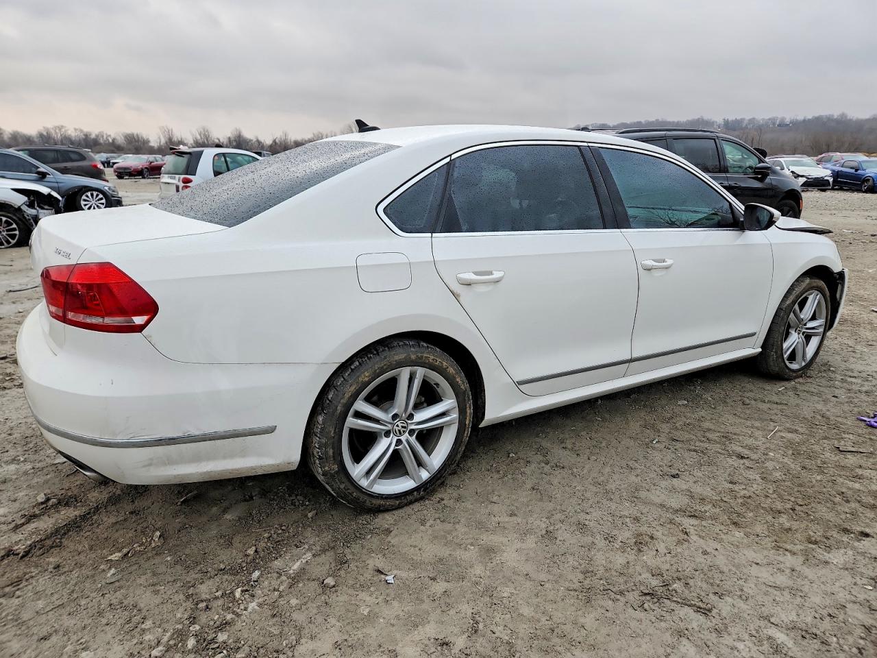 2012 VOLKSWAGEN PASSAT SEL photo 3