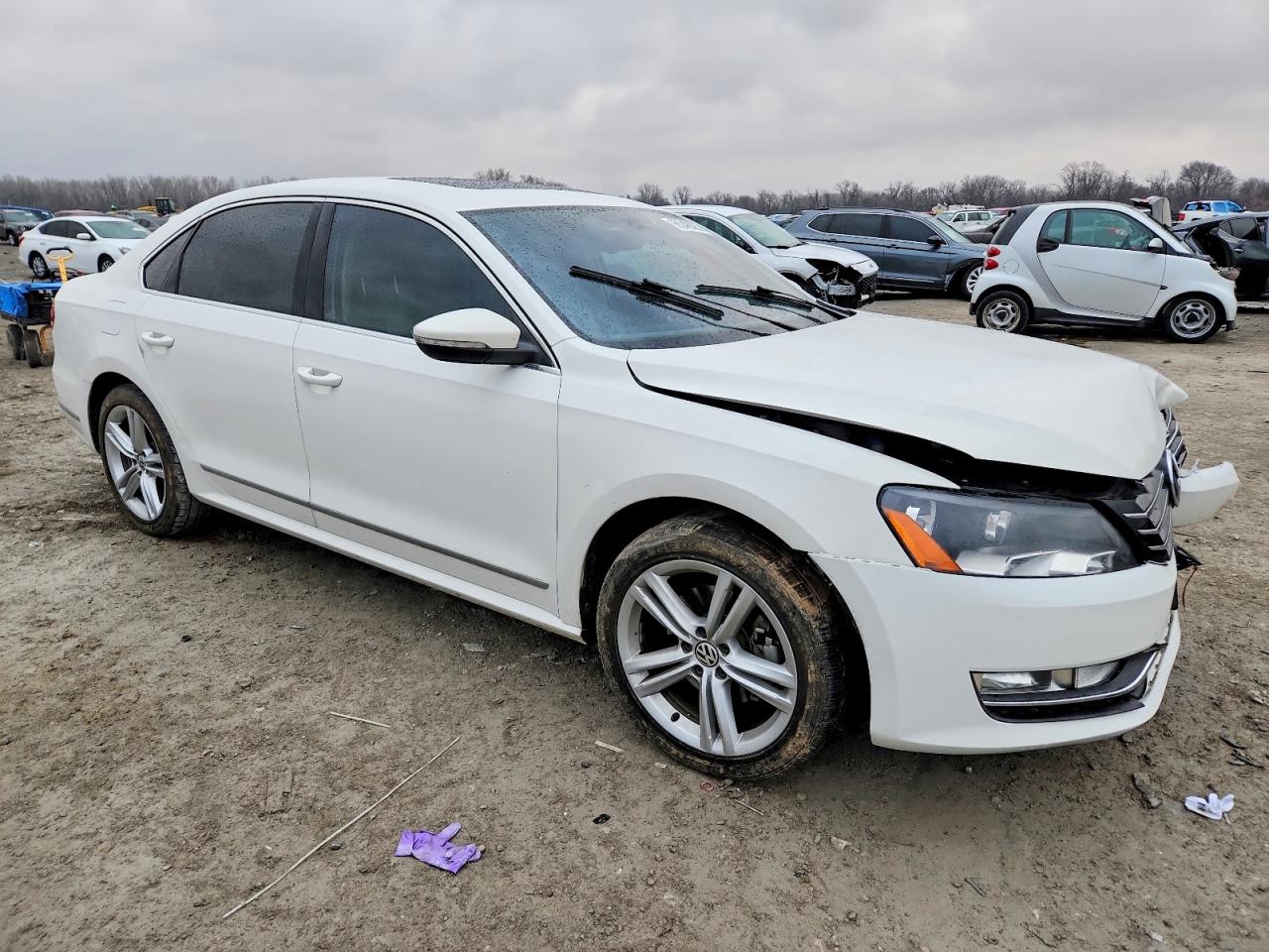 2012 VOLKSWAGEN PASSAT SEL photo 4