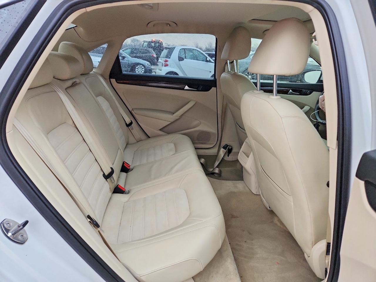 2012 VOLKSWAGEN PASSAT SEL photo 10