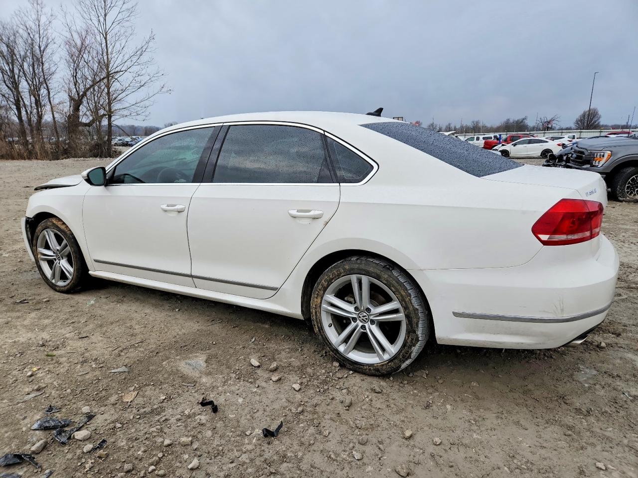 2012 VOLKSWAGEN PASSAT SEL photo 2