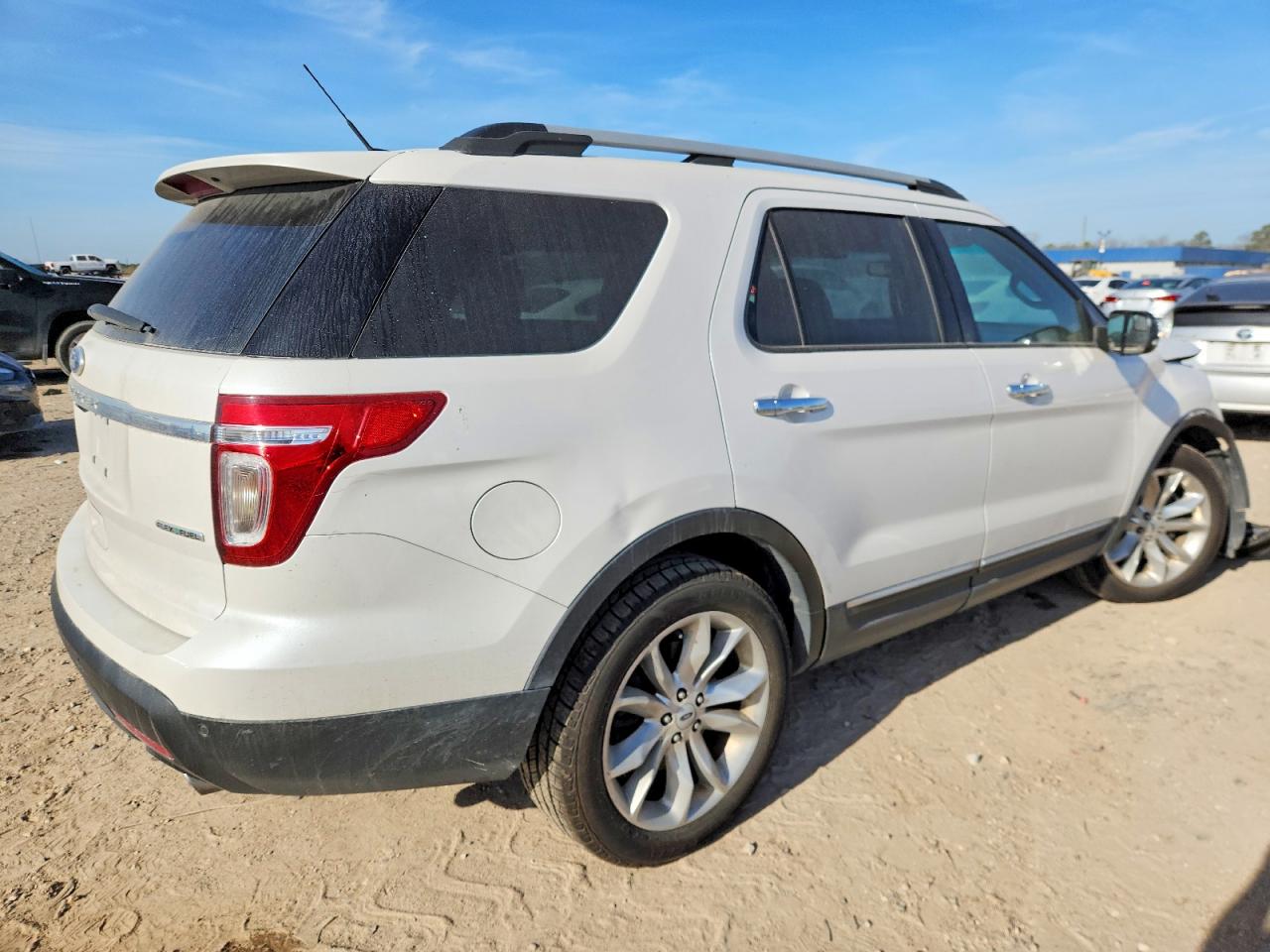 2013 FORD EXPLORER XLT photo 3
