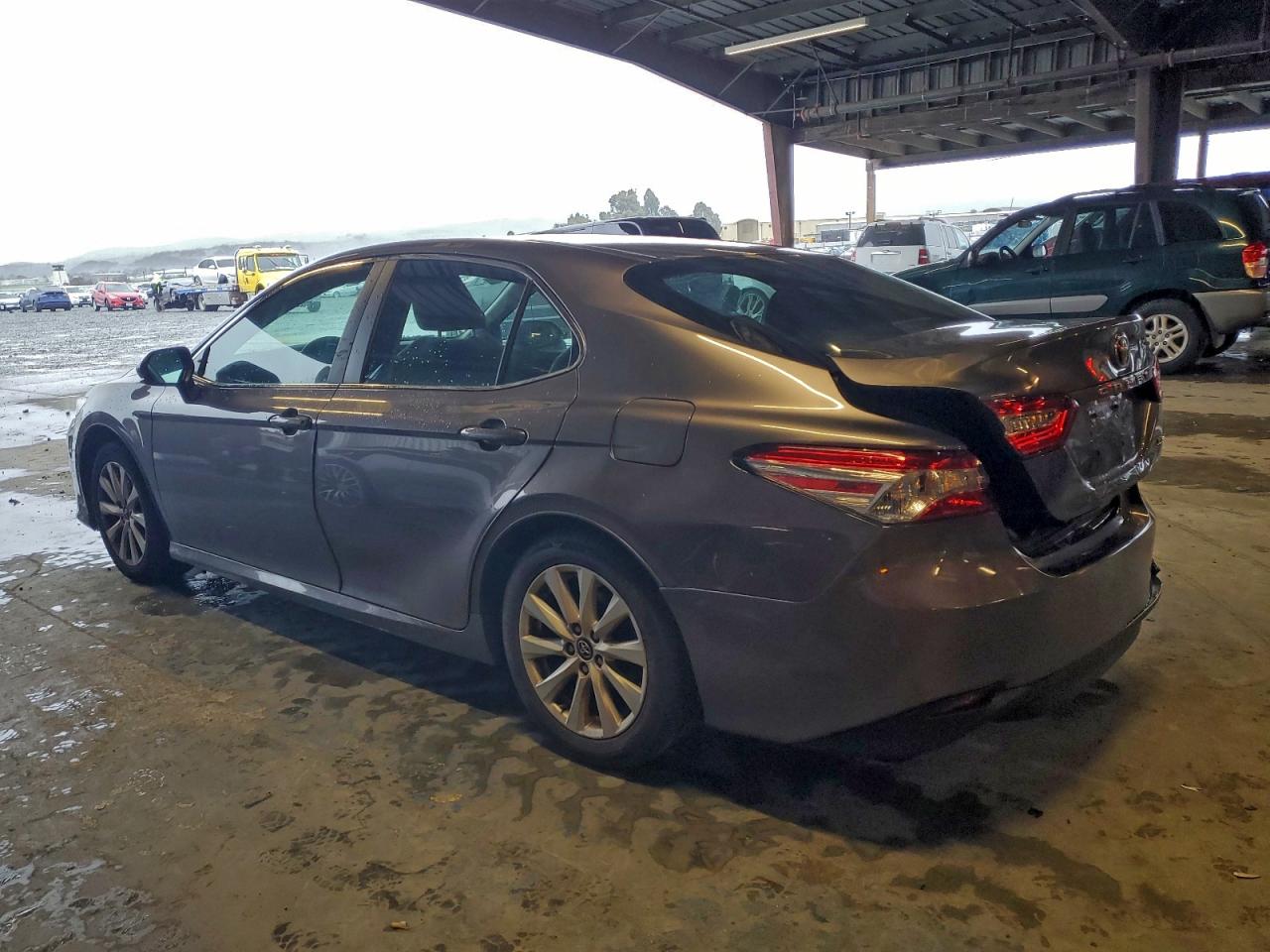 2018 TOYOTA CAMRY L photo 2