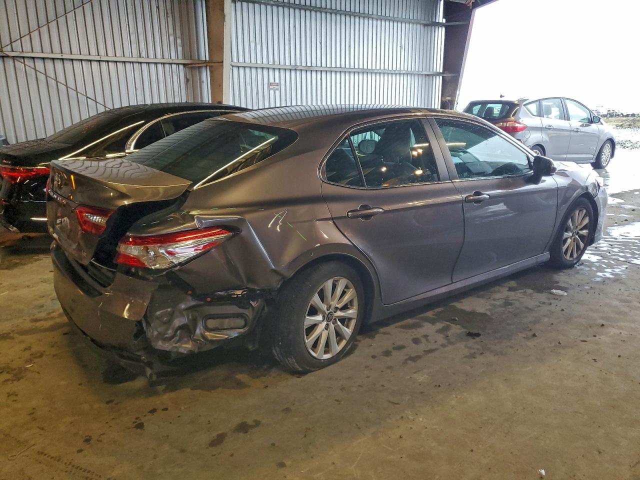 2018 TOYOTA CAMRY L photo 3