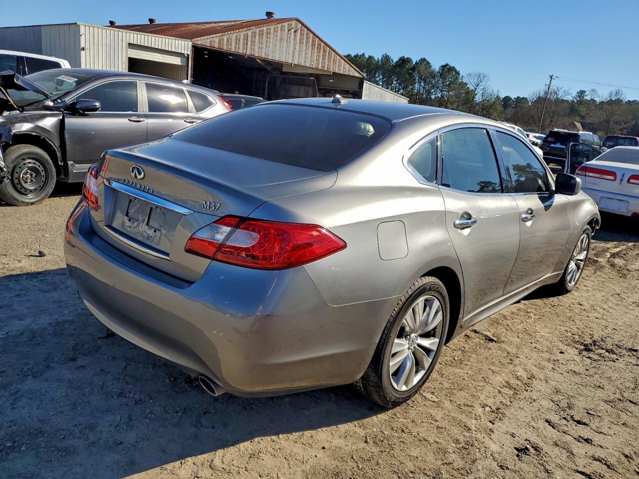 2012 INFINITI M37 photo 3