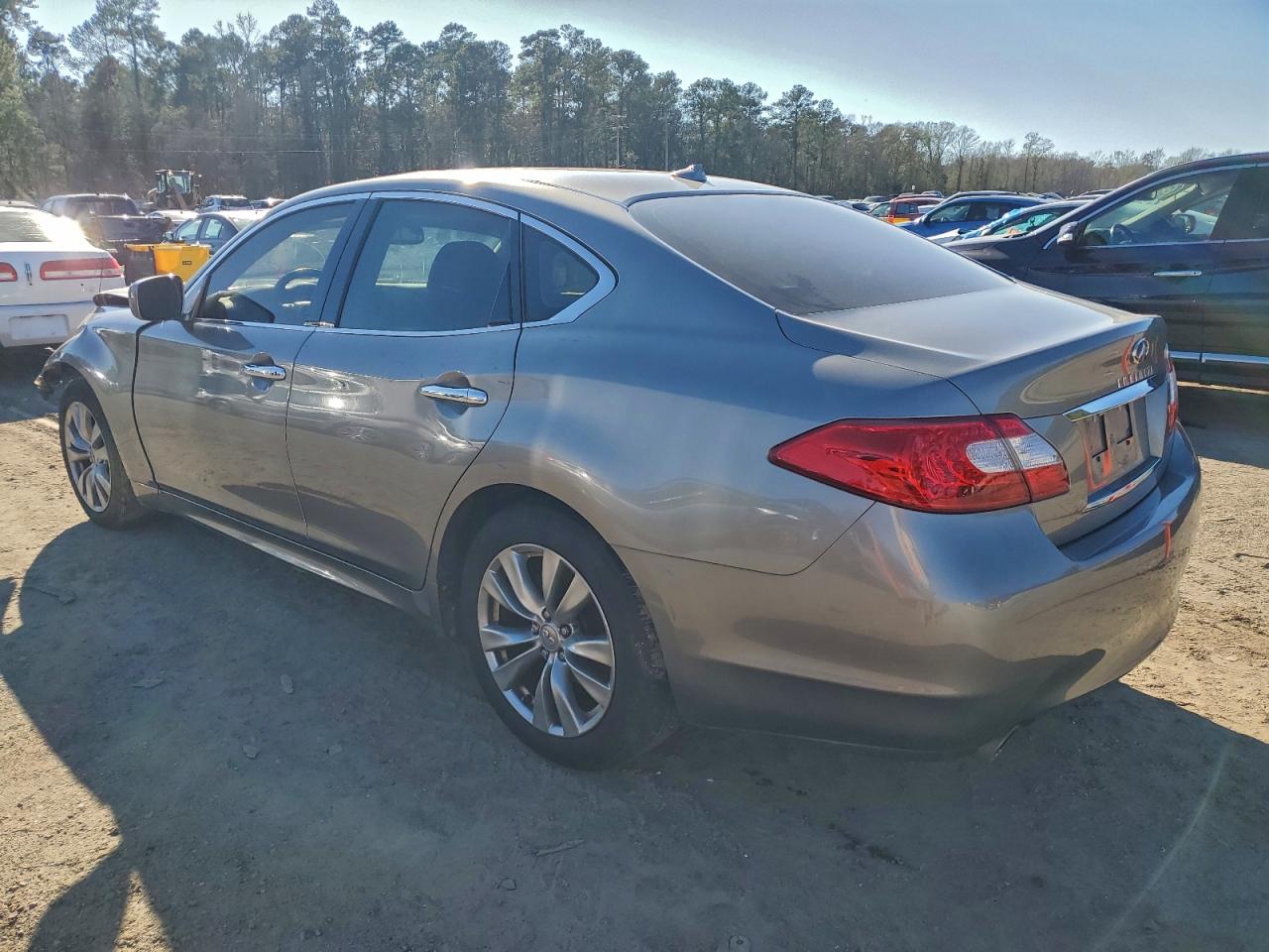 2012 INFINITI M37 photo 2