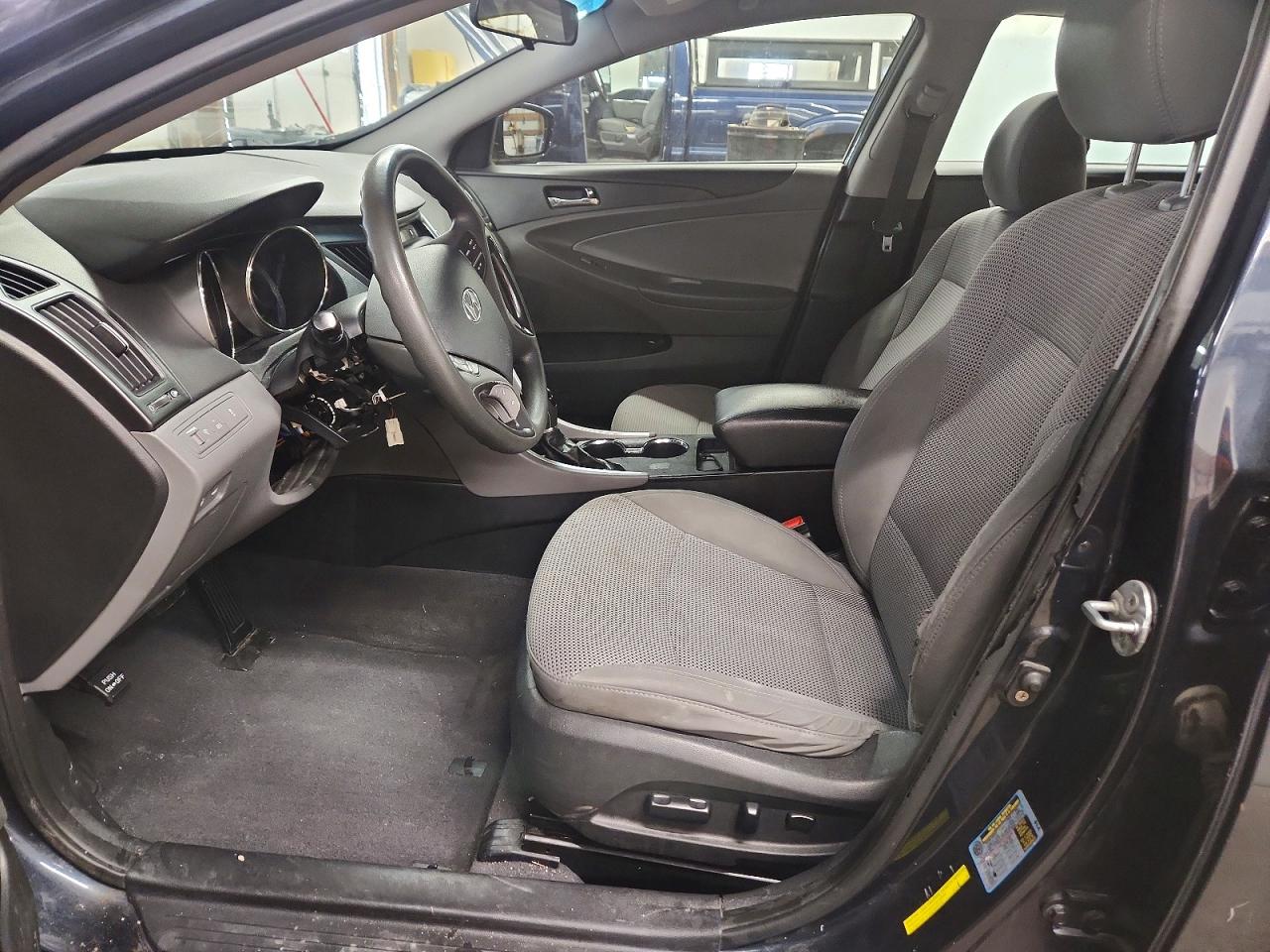2011 HYUNDAI SONATA GLS photo 7
