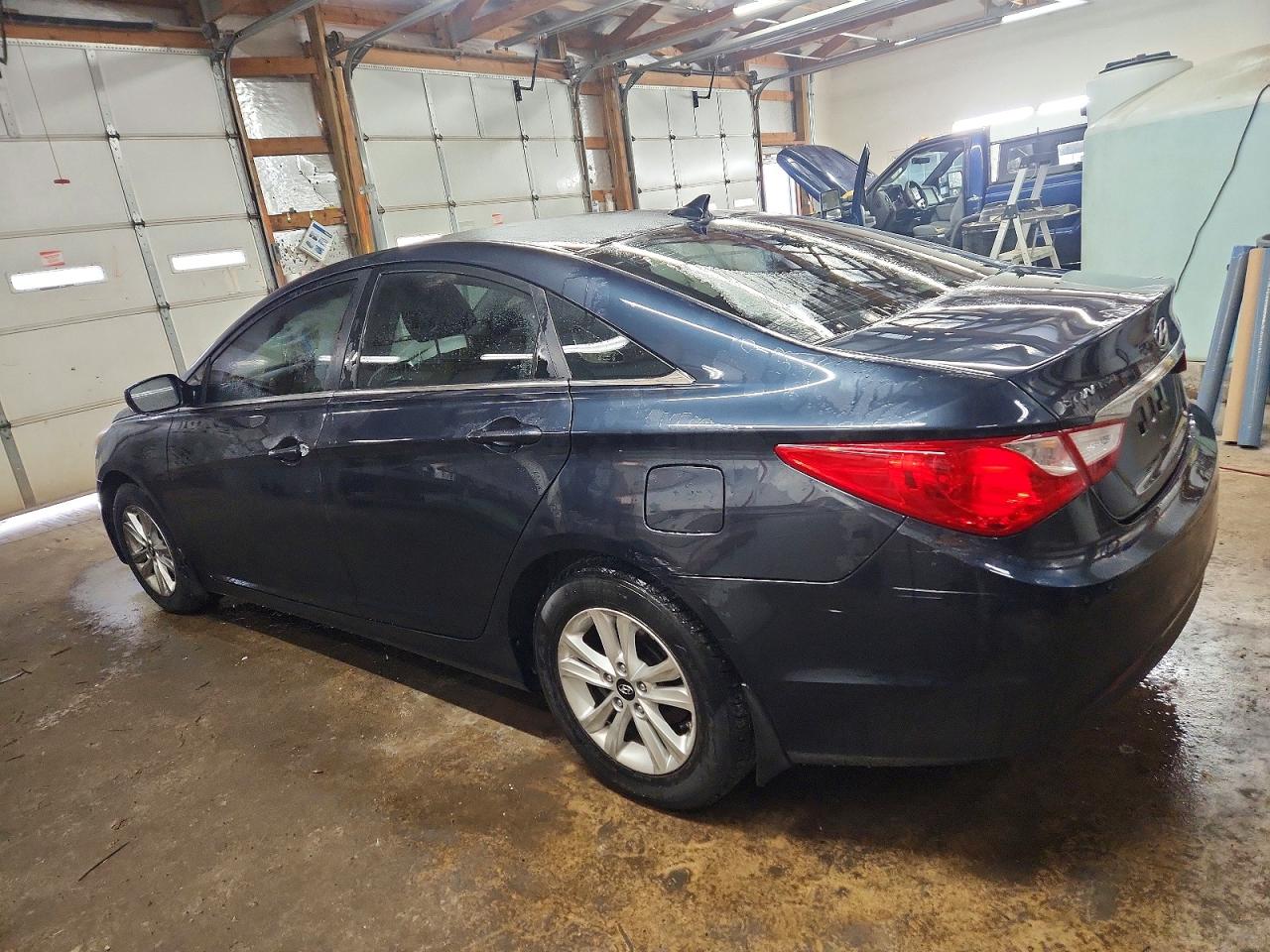 2011 HYUNDAI SONATA GLS photo 2