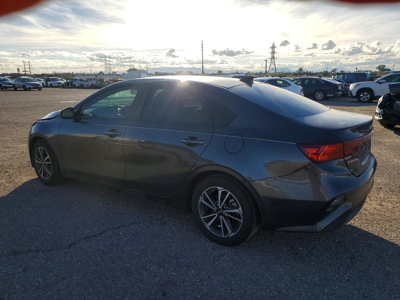 2023 KIA FORTE LX photo 2