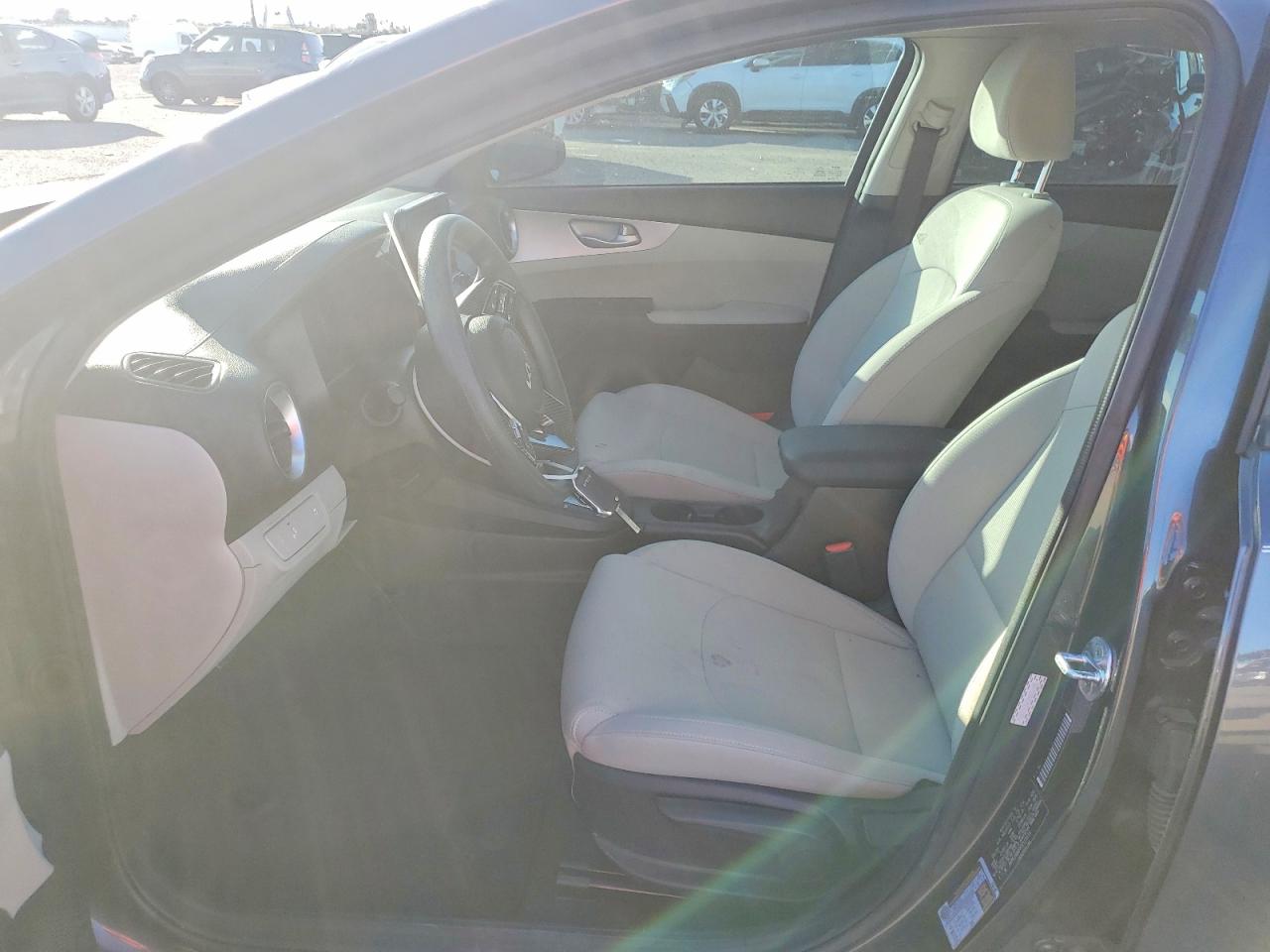 2023 KIA FORTE LX photo 7