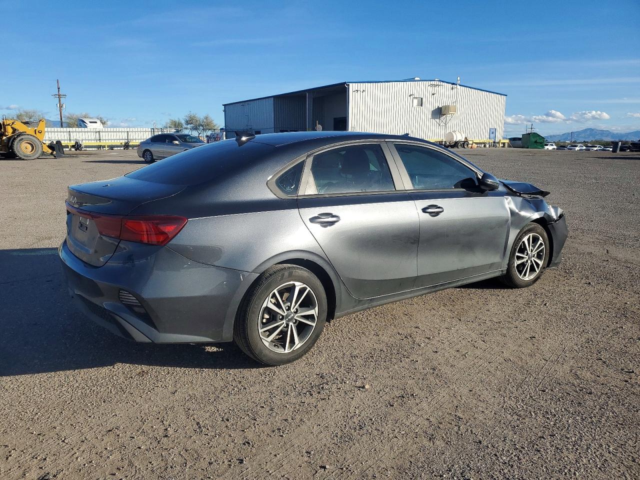 2023 KIA FORTE LX photo 3