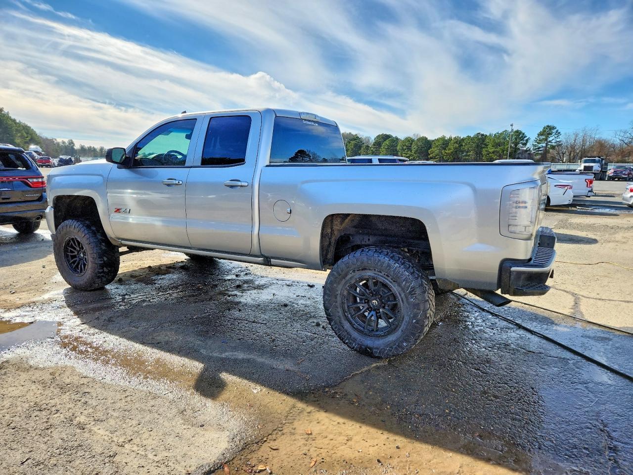 2017 CHEVROLET SILVERADO K1500 LT photo 2