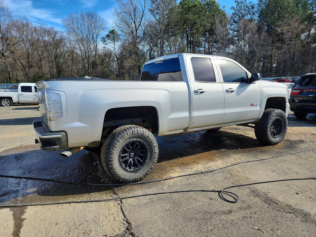 2017 CHEVROLET SILVERADO K1500 LT photo 3
