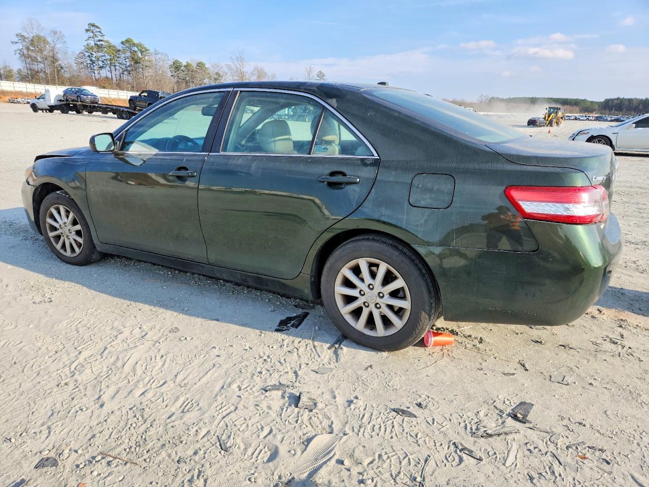 2011 TOYOTA CAMRY BASE photo 3