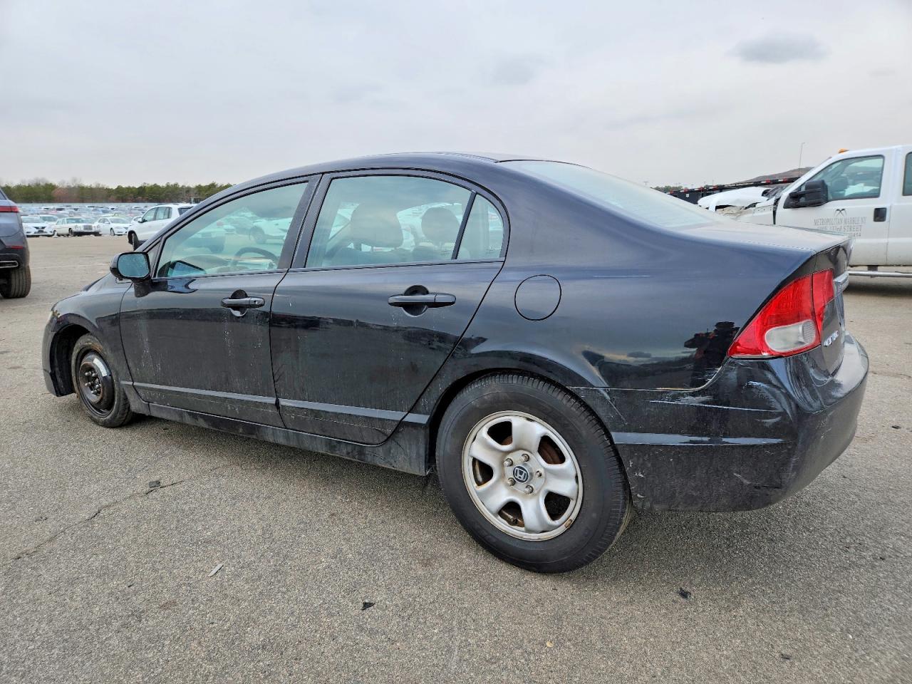 2011 HONDA CIVIC LX photo 2
