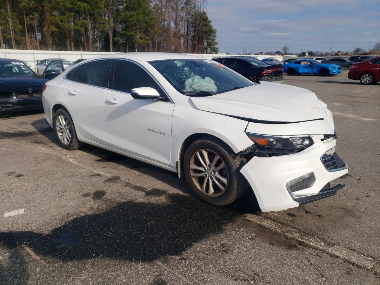 2017 CHEVROLET MALIBU LT photo 4