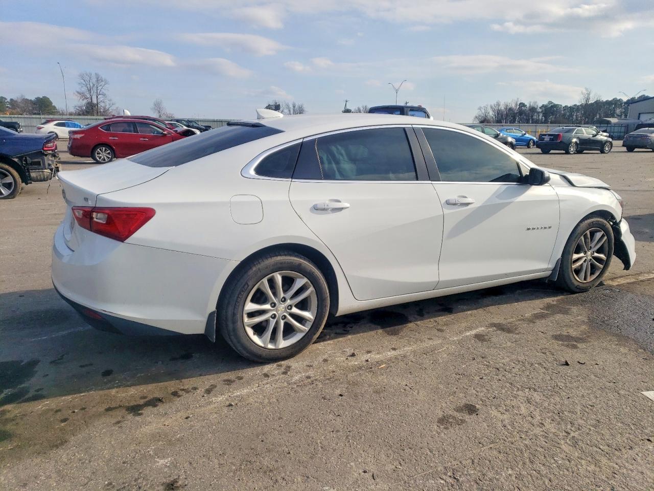 2017 CHEVROLET MALIBU LT photo 3