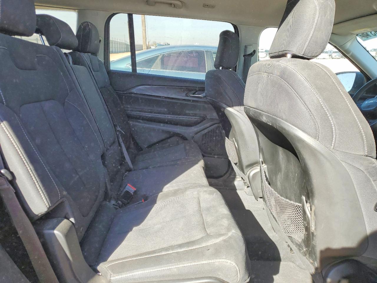 2024 JEEP GRAND CHEROKEE L LAREDO photo 11