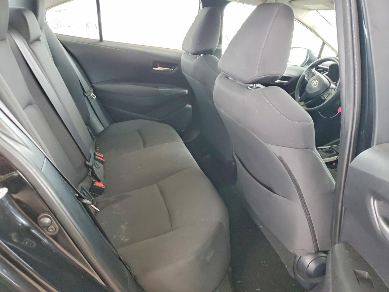 2021 TOYOTA COROLLA LE photo 10