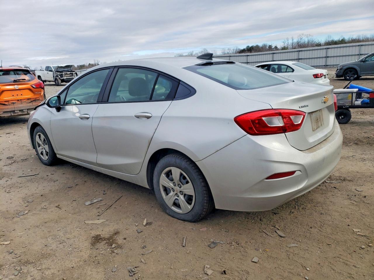 2017 CHEVROLET CRUZE LS photo 2