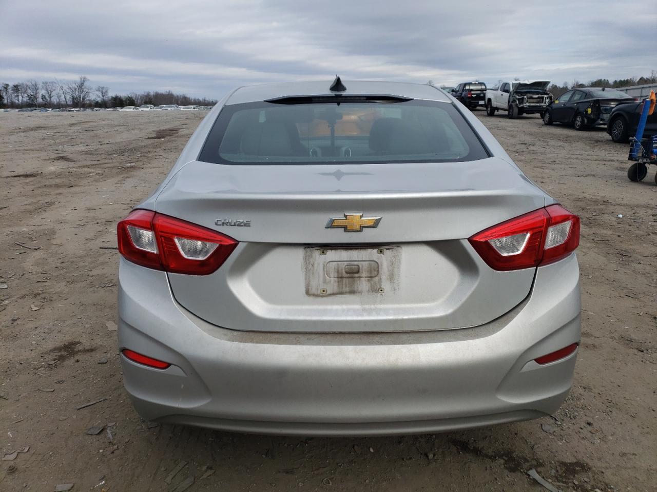 2017 CHEVROLET CRUZE LS photo 6