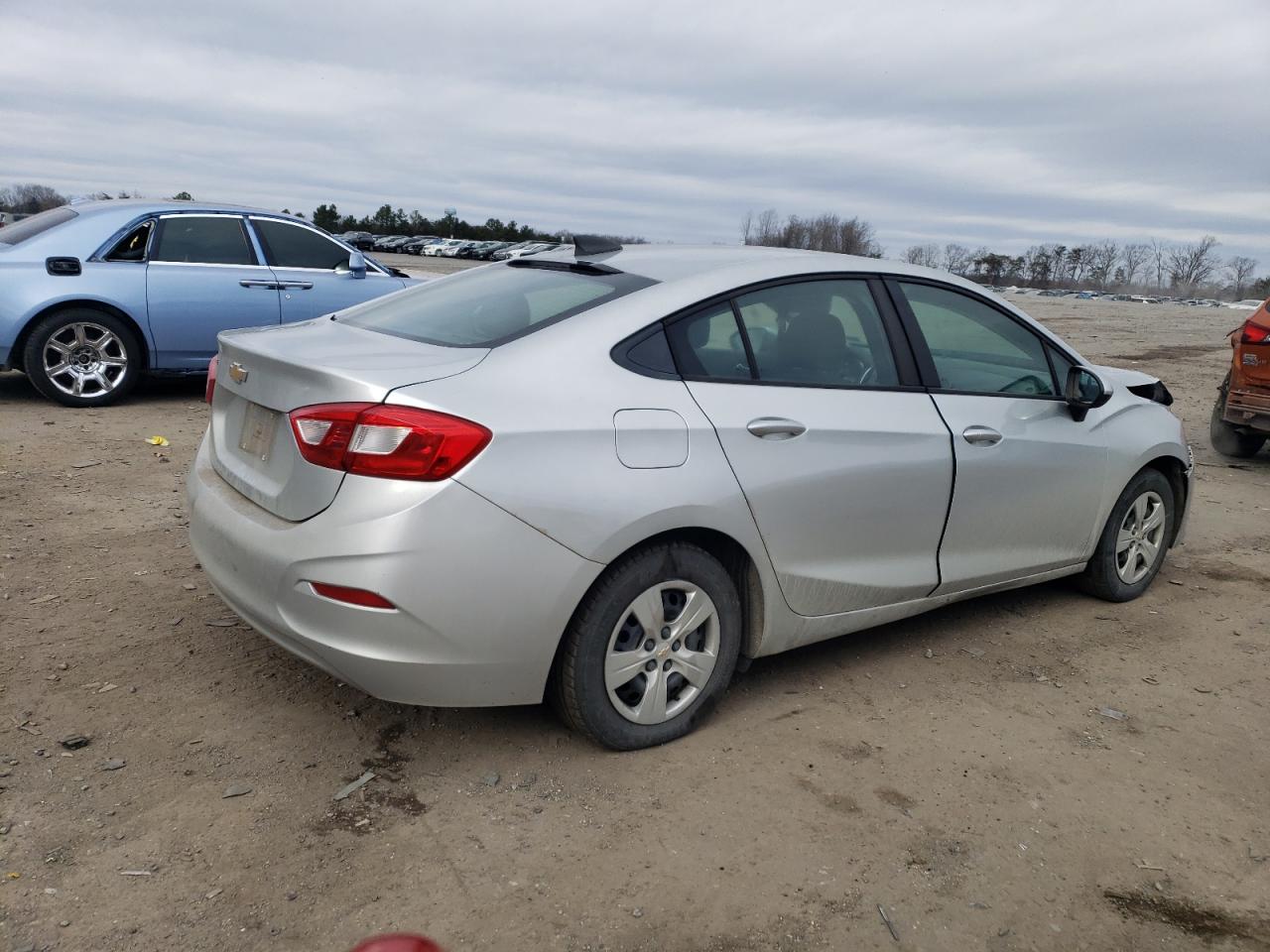 2017 CHEVROLET CRUZE LS photo 3