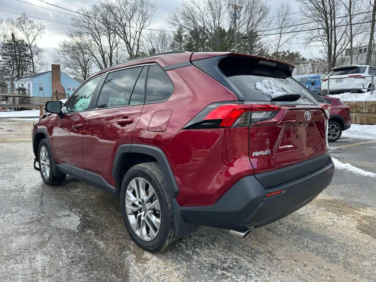 2025 TOYOTA RAV4 XLE PREMIUM photo 2