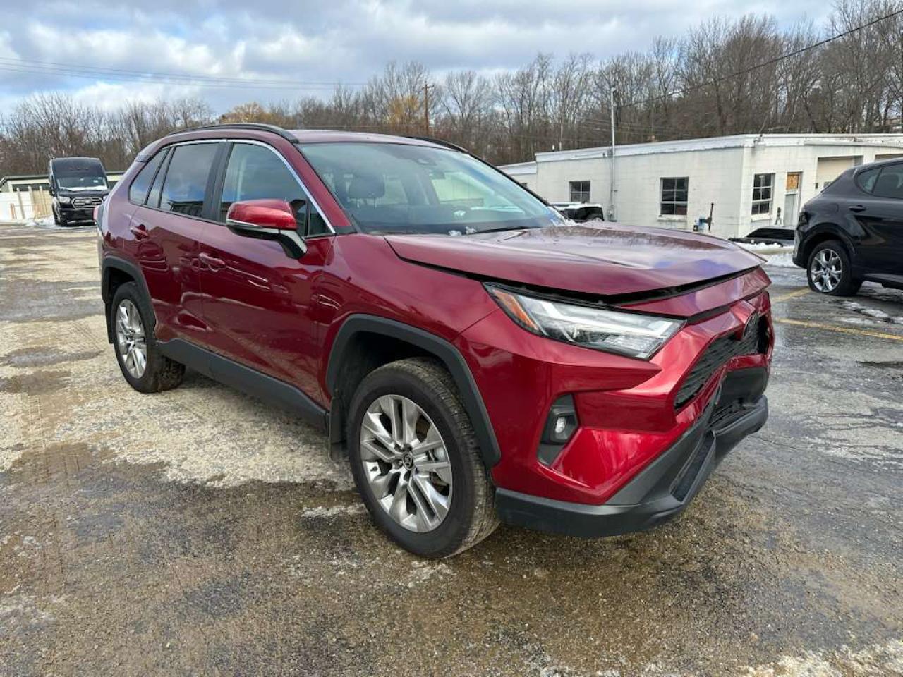 2025 TOYOTA RAV4 XLE PREMIUM photo 4