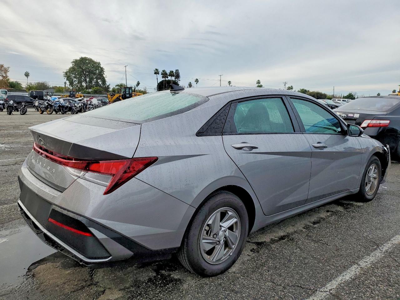 2025 HYUNDAI ELANTRA SE photo 3