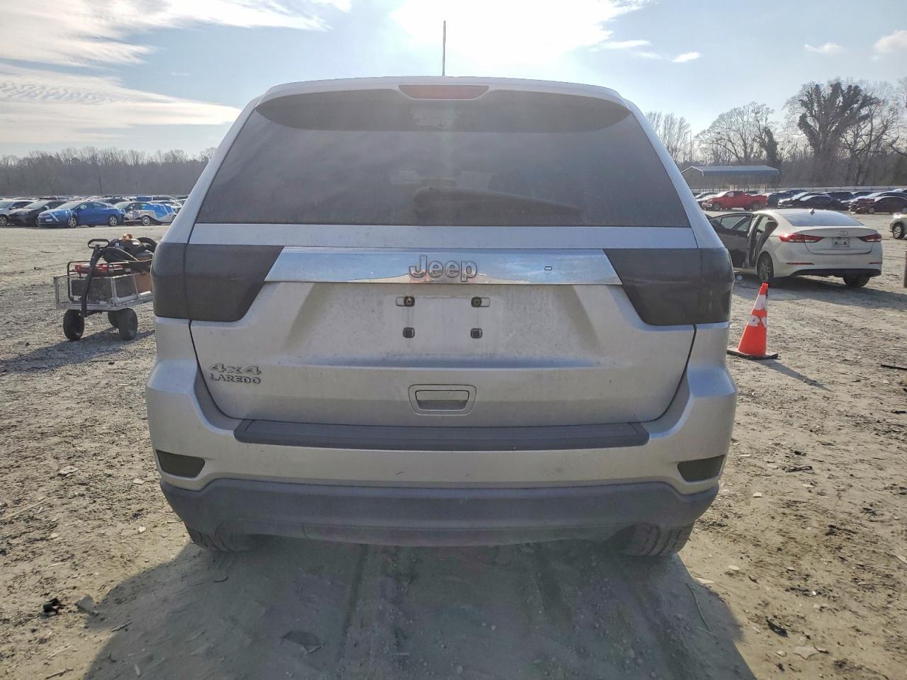 2012 JEEP GRAND CHEROKEE LAREDO photo 6