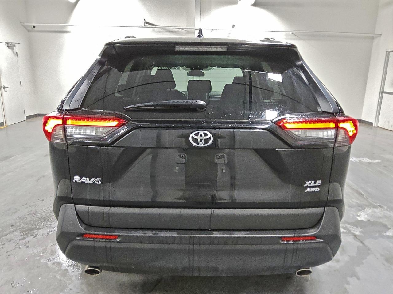 2025 TOYOTA RAV4 XLE photo 6