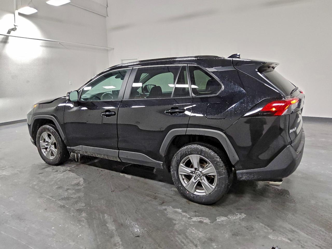 2025 TOYOTA RAV4 XLE photo 2