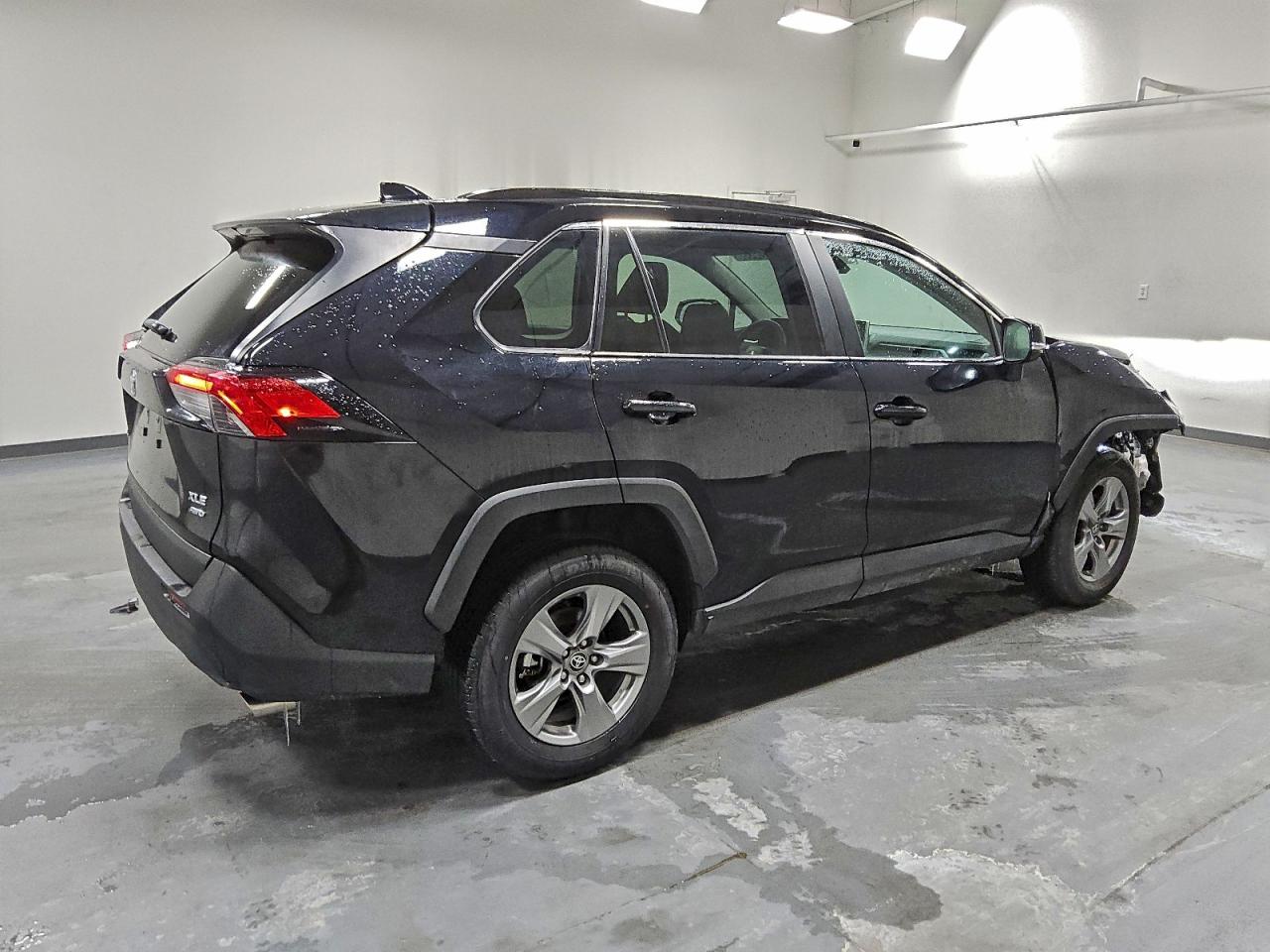 2025 TOYOTA RAV4 XLE photo 3