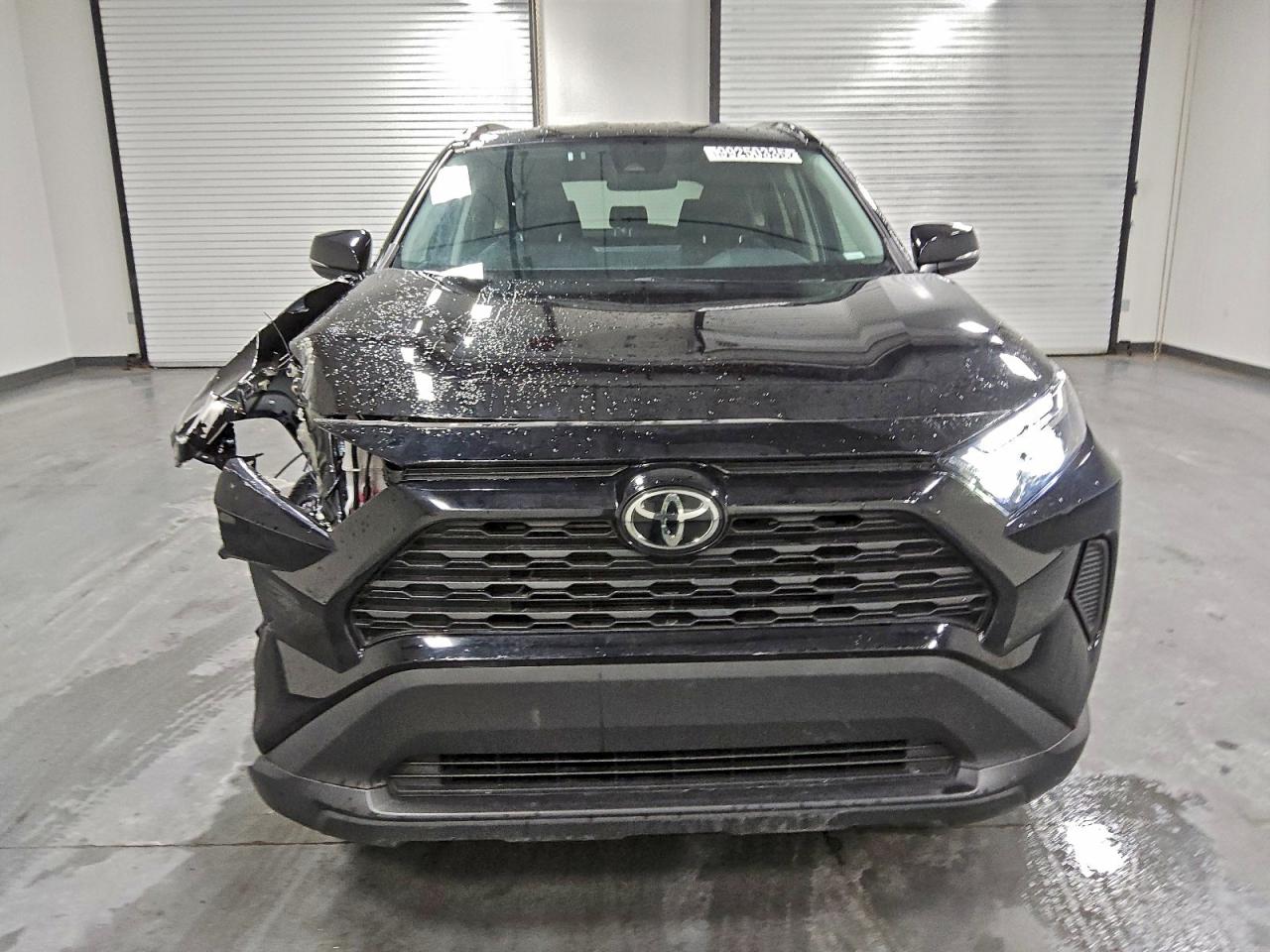 2025 TOYOTA RAV4 XLE photo 5