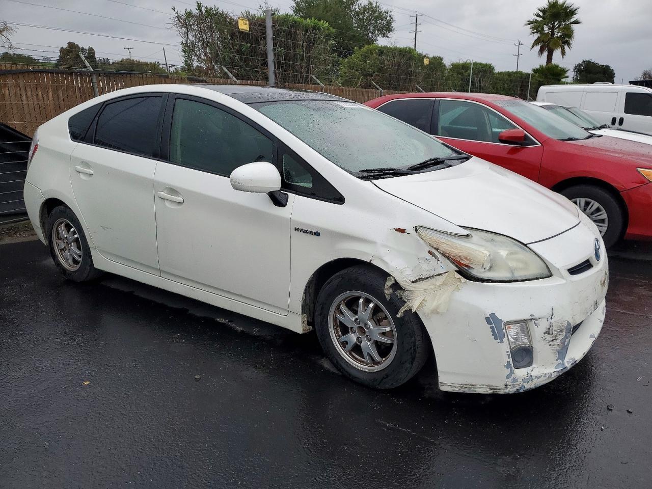 2010 TOYOTA PRIUS photo 4