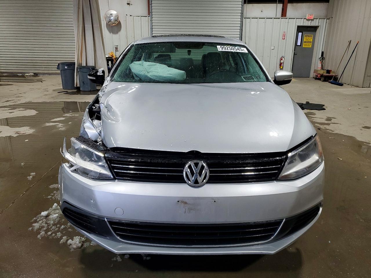 2013 VOLKSWAGEN JETTA SE photo 13