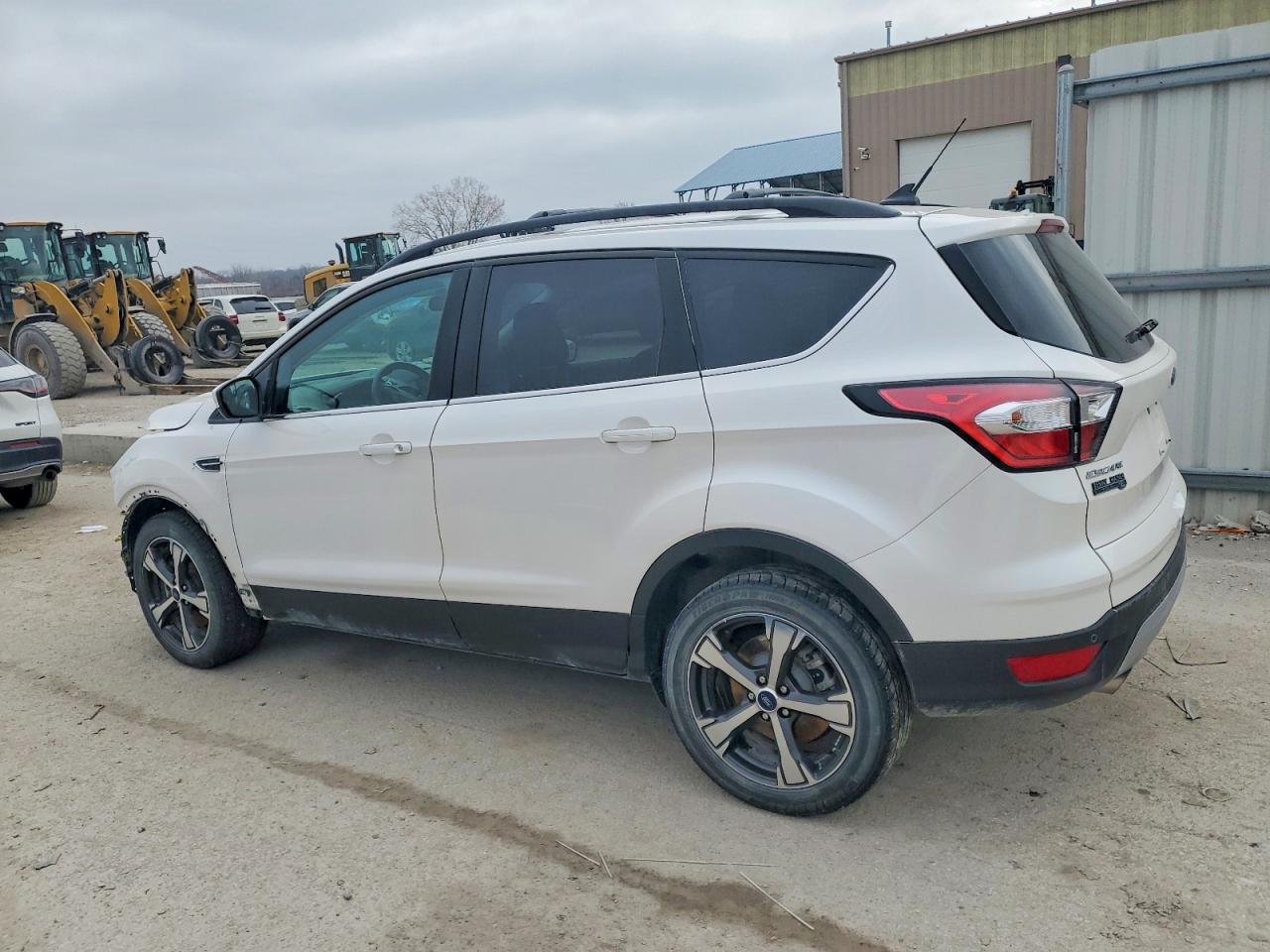 2018 FORD ESCAPE SEL photo 2