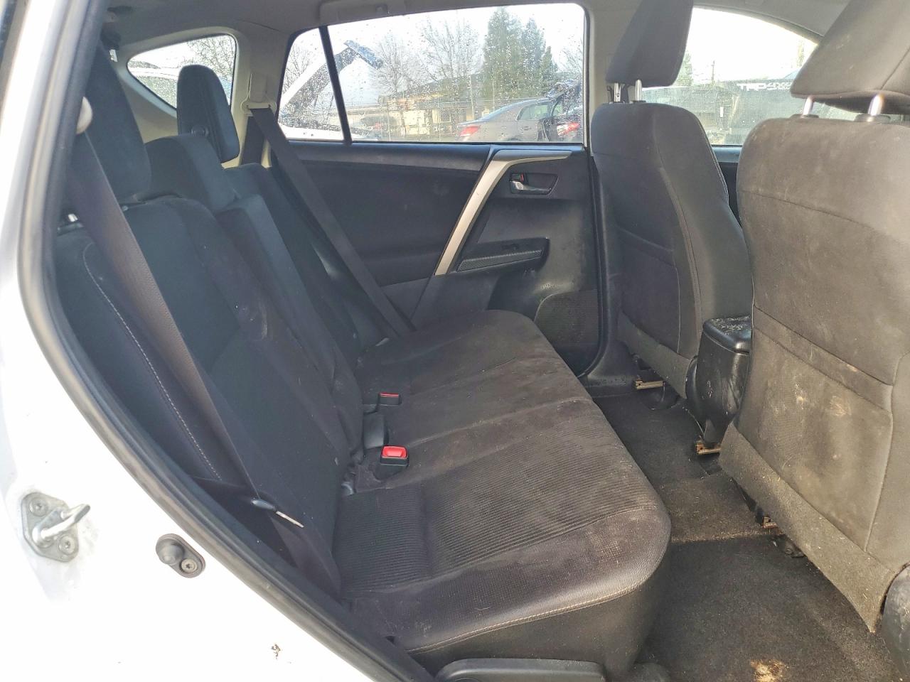 2015 TOYOTA RAV4 XLE photo 11