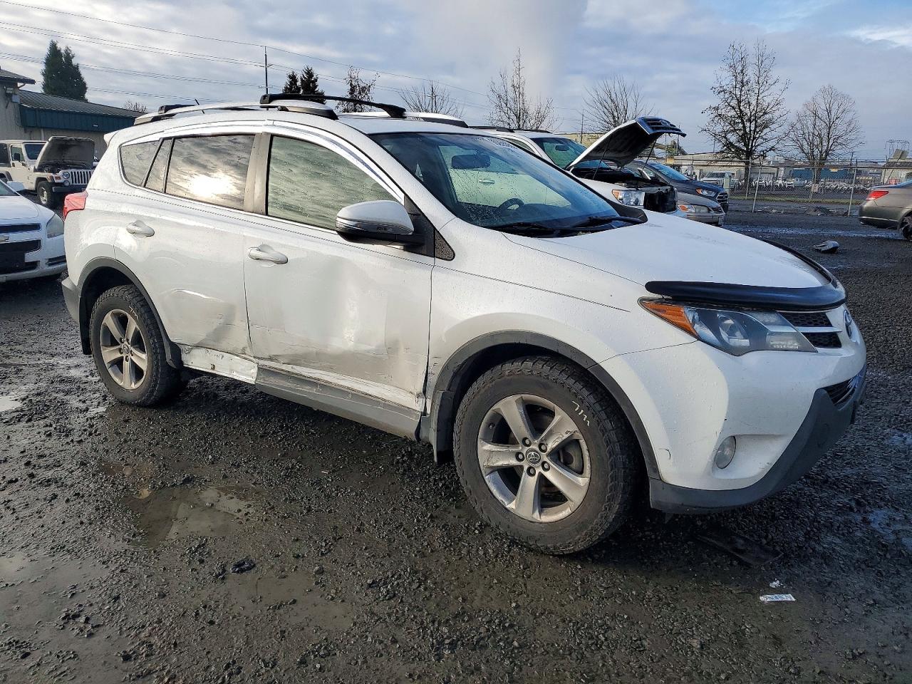 2015 TOYOTA RAV4 XLE photo 4