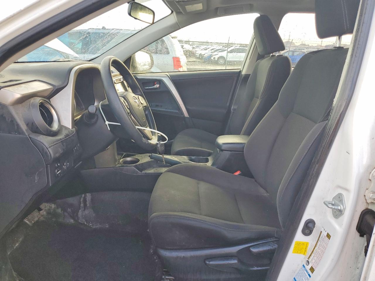 2015 TOYOTA RAV4 XLE photo 7