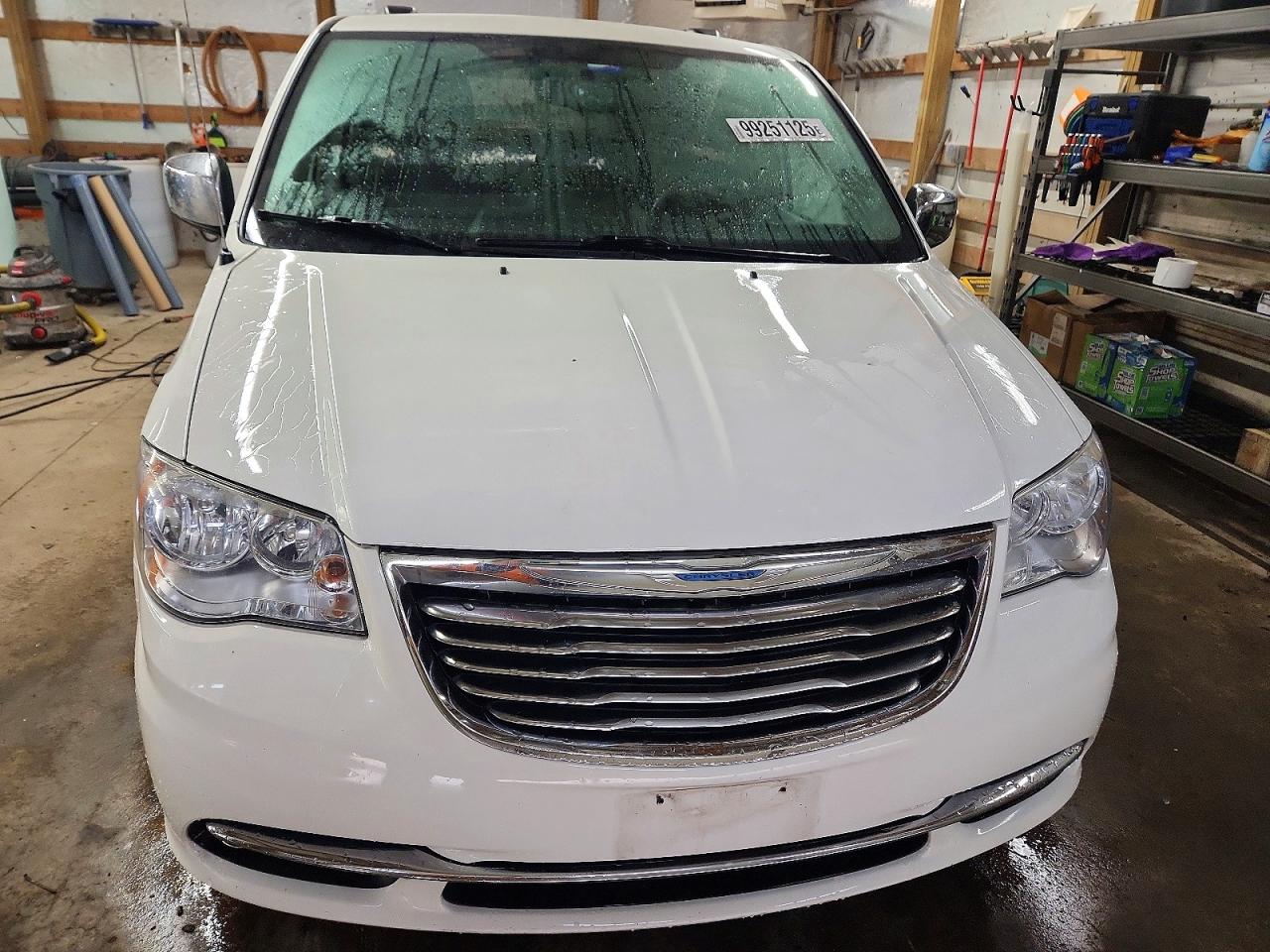 2012 CHRYSLER TOWN & COUNTRY TOURING L photo 5
