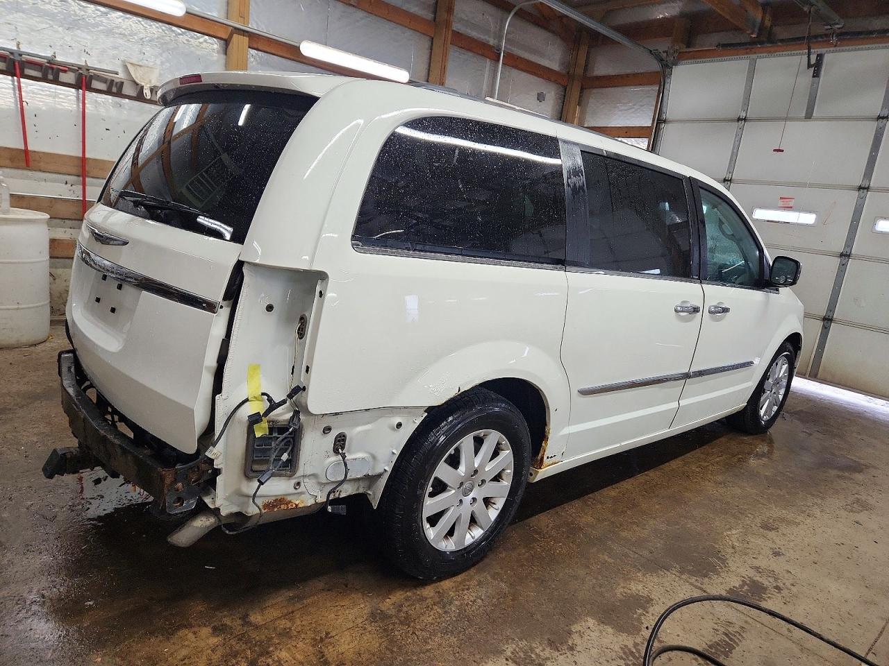2012 CHRYSLER TOWN & COUNTRY TOURING L photo 3