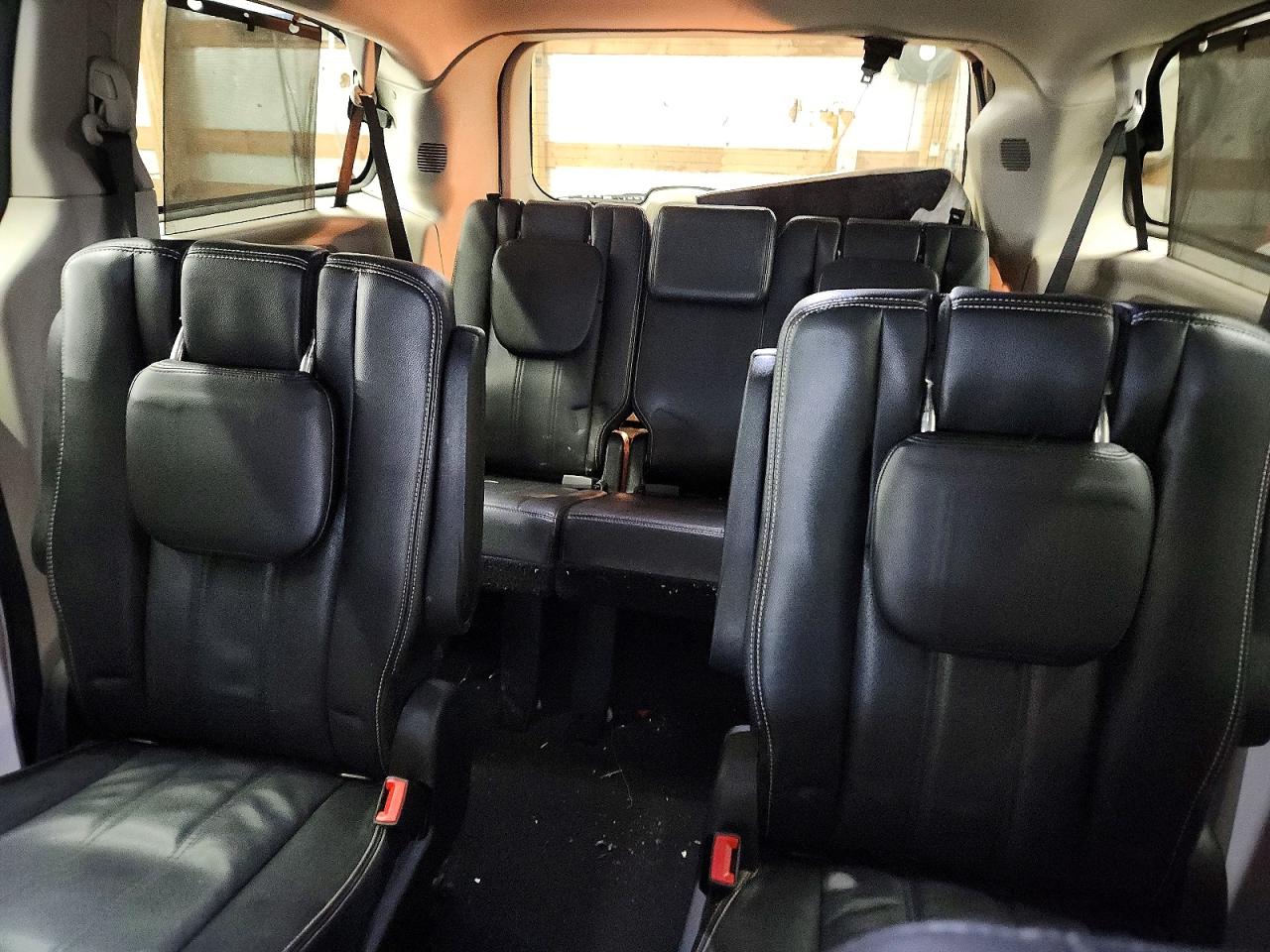 2012 CHRYSLER TOWN & COUNTRY TOURING L photo 10