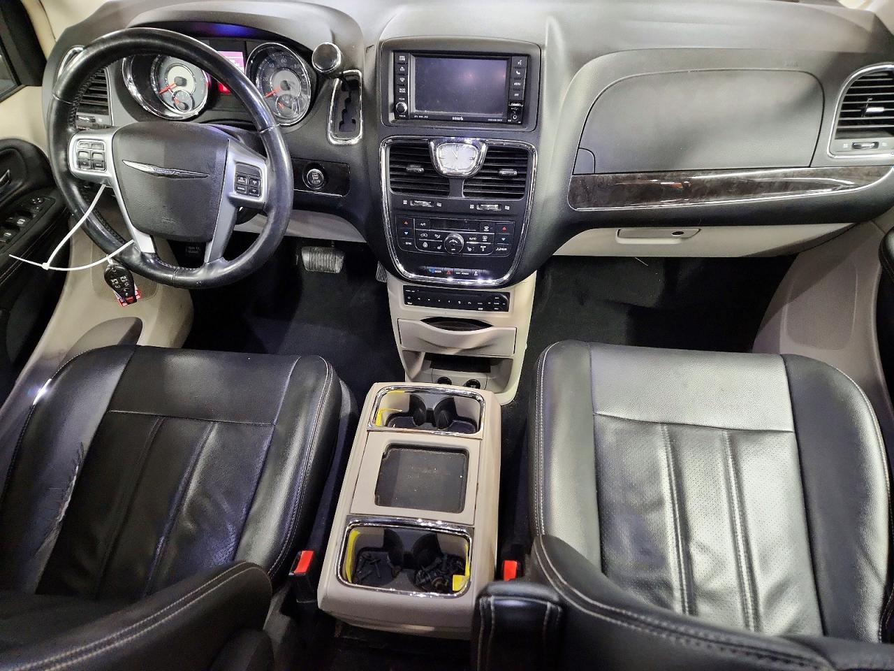2012 CHRYSLER TOWN & COUNTRY TOURING L photo 8